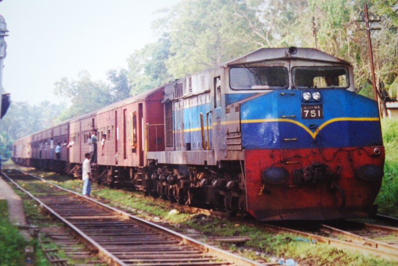 Sri_Lankan_train,Northern_Line,Sri_Lanka[1]