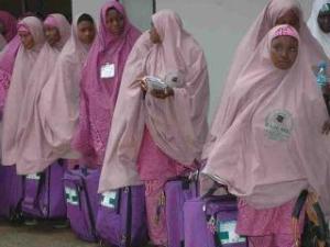 female-hajj-pilgrims-of-nig_1348706752[1]