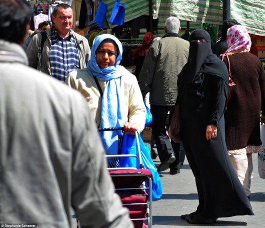 article-2246689-0974E1A1000005DC-36_964x829[1]