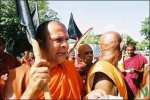 Buddhist-monks-destroy-Muslim-shrine-in-Sri-Lanka[1]