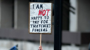 130417163559_thatcher_funeral_protest_304x171_bbc_nocredit[1]