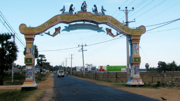 130524162123_batticaloa_entrence_624x351_bbc_nocredit[1]