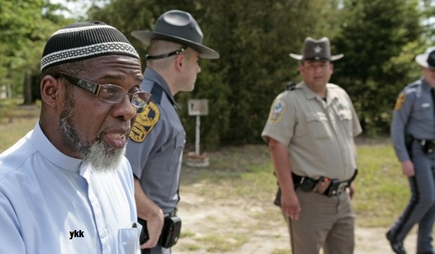 Al-Bazarkh-cemetery-owner-620x362[1]
