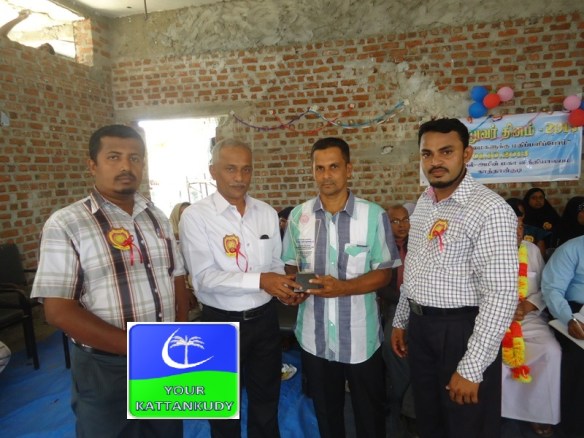 இடமிருந்து மூன்றாவது சலீம்