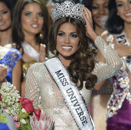10-1384056730-venezuelan-crowned-miss-universe-201354--jpg[2]
