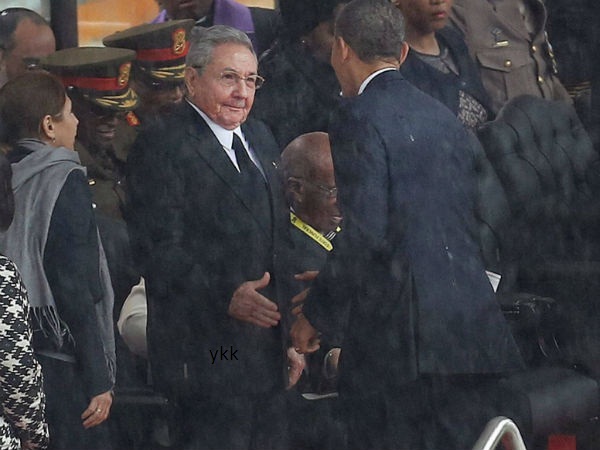 11-obama-castro