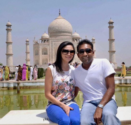 Cricketers at Taj Mahal