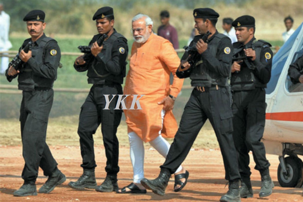 Narendra-Modi-guarded-by-Black-Cat-commandos